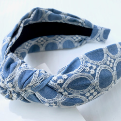 サークルレース刺繍の結びカチューシャ　ライトブルー 4枚目の画像