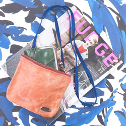 ｷｭｲｰﾙﾃﾞｿﾝ 新色　コンパクトなのに大容量な二つ折り財布 大人かわいいが詰め込まれたがま口 《ブルー》CU151 6枚目の画像