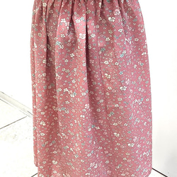 着物　スカート　ピンク　小花　和柄　和風　アップサイクル　　シルク 3枚目の画像