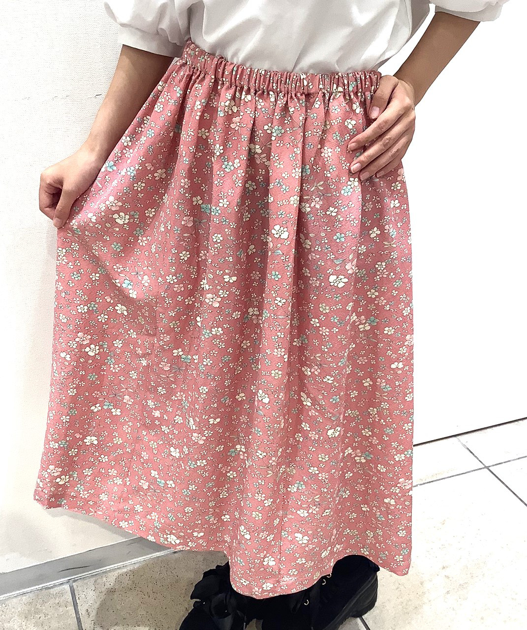 着物　スカート　ピンク　小花　和柄　和風　アップサイクル　　シルク