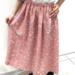 着物　スカート　ピンク　小花　和柄　和風　アップサイクル　　シルク 1枚目の画像
