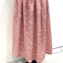着物　スカート　ピンク　小花　和柄　和風　アップサイクル　　シルク 2枚目の画像
