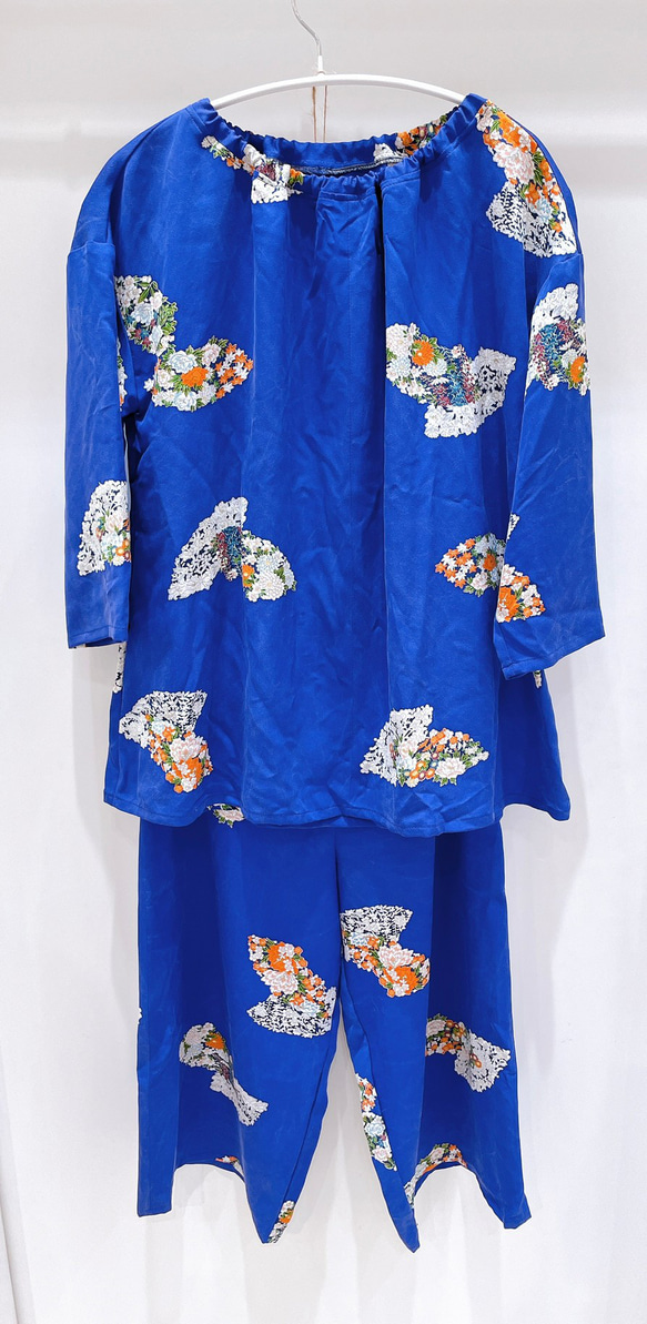 着物　パジャマ　青　紫　扇　地紙　藤　菊　牡丹　もみじ　和柄　和風　アップサイクル　シルク 1枚目の画像
