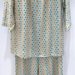 着物　パジャマ　水色　オレンジ　緑　黄緑　ドット　和柄　和風　アップサイクル　シルク　サスティナブル 1枚目の画像