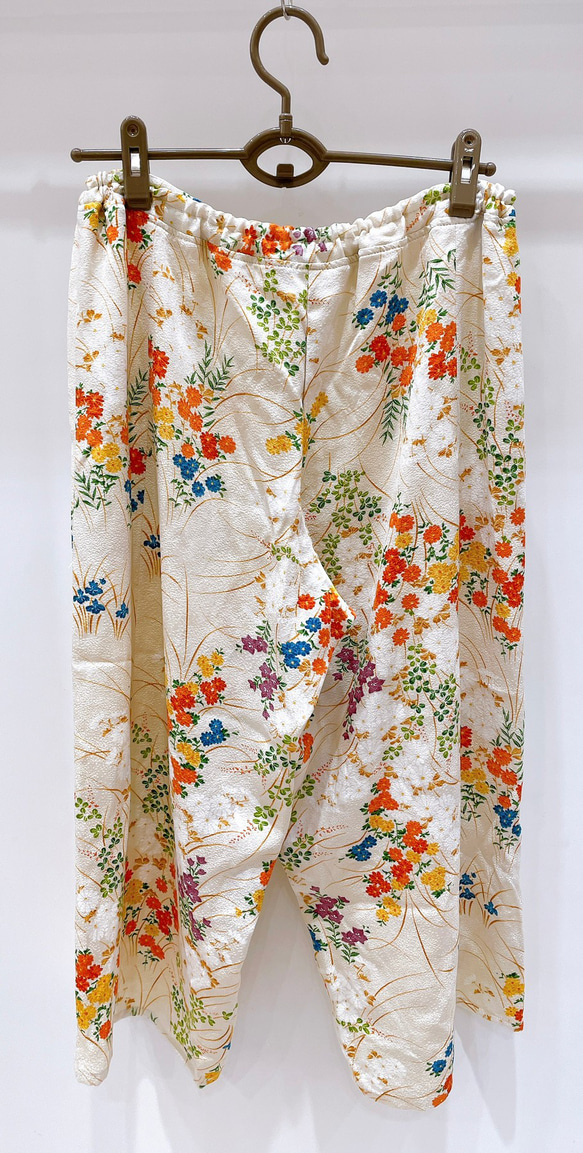 着物　パジャマ　白　四季草　菊　桔梗　萩　和柄　和風　アップサイクル　シルク　サスティナブル　 5枚目の画像