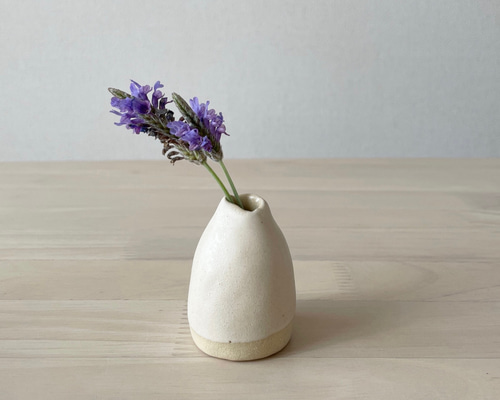 小さな陶器の一輪挿し 一輪挿し・花瓶・花器 Simple 通販