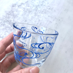 流水紋　ガラスのフリーカップ 2枚目の画像