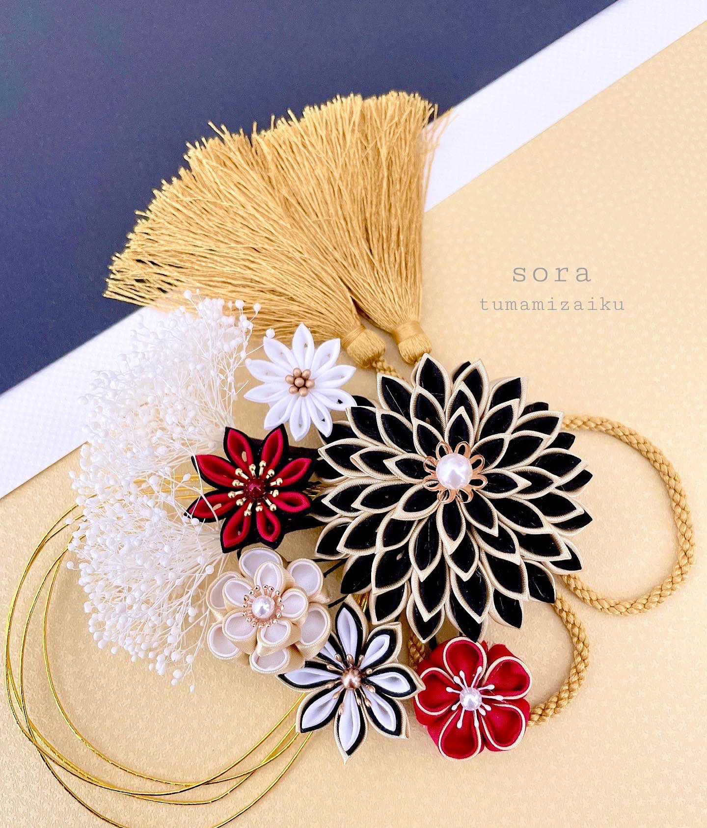 つまみ細工髪飾り＊ゴージャスなBlack &gold＊成人式　結婚式　卒業式　着物 6,375円