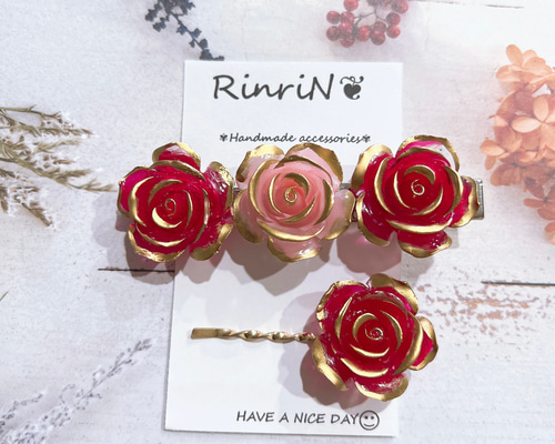 薔薇とキラキラのヘアピン  ３個セット ヘアクリップ⭐️⭐️ハンドメイド 薔薇とキラキラのヘアピン 3個セット ヘアクリップハンドメイド