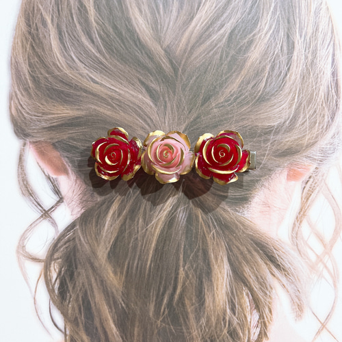 薔薇とキラキラのヘアピン  ３個セット ヘアクリップ⭐️⭐️ハンドメイド ヘアピン ヘアクリップ 髪留め 薔薇 ハンドメイド ヘアピン RinriN