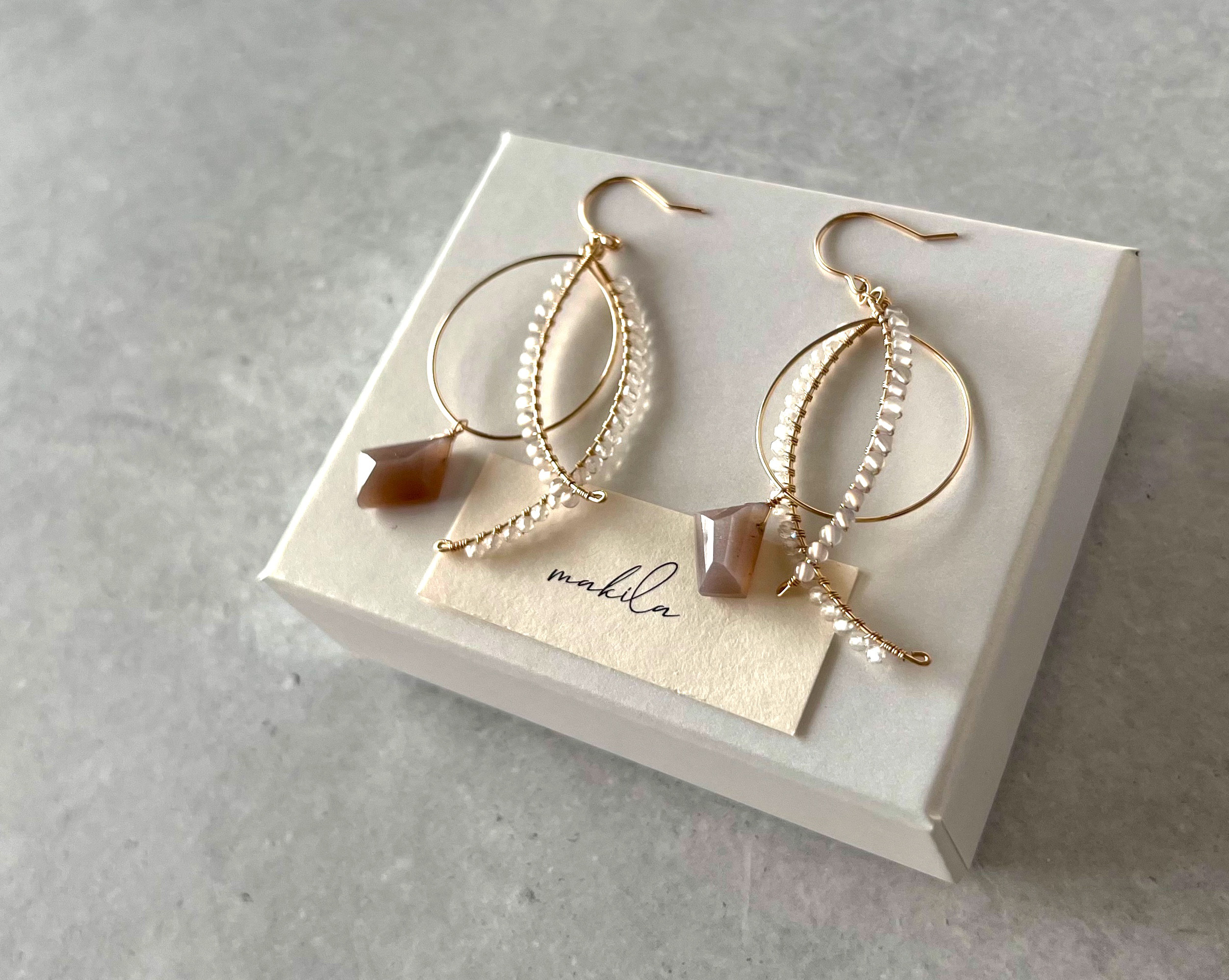 【再販】【6月誕生石】ニュアンスカラー　フックピアス／イヤリング《グレームーンストーン①》【テイルシリーズ】14kgf