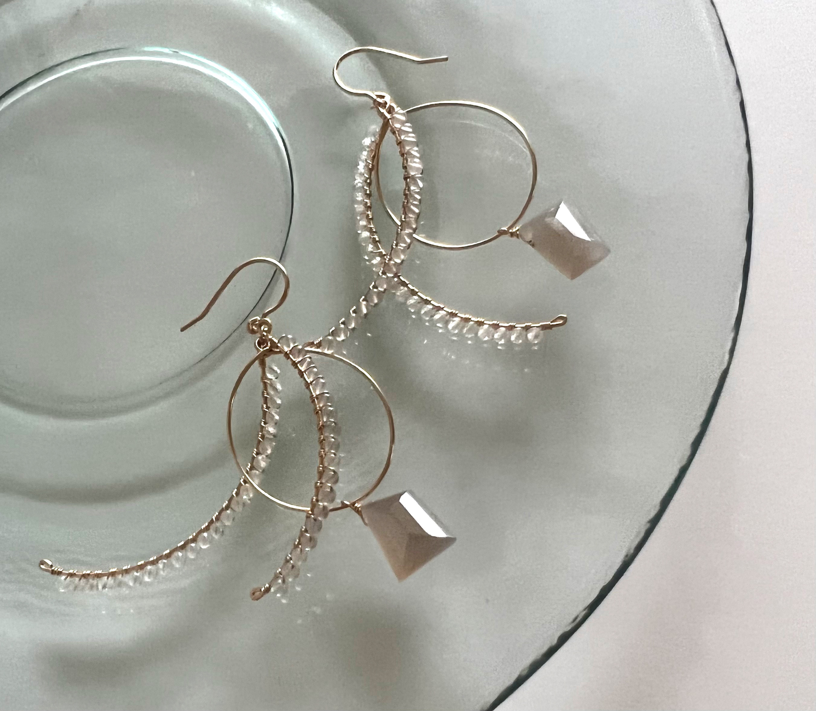 【再販】【6月誕生石】ニュアンスカラー　フックピアス／イヤリング《グレームーンストーン①》【テイルシリーズ】14kgf