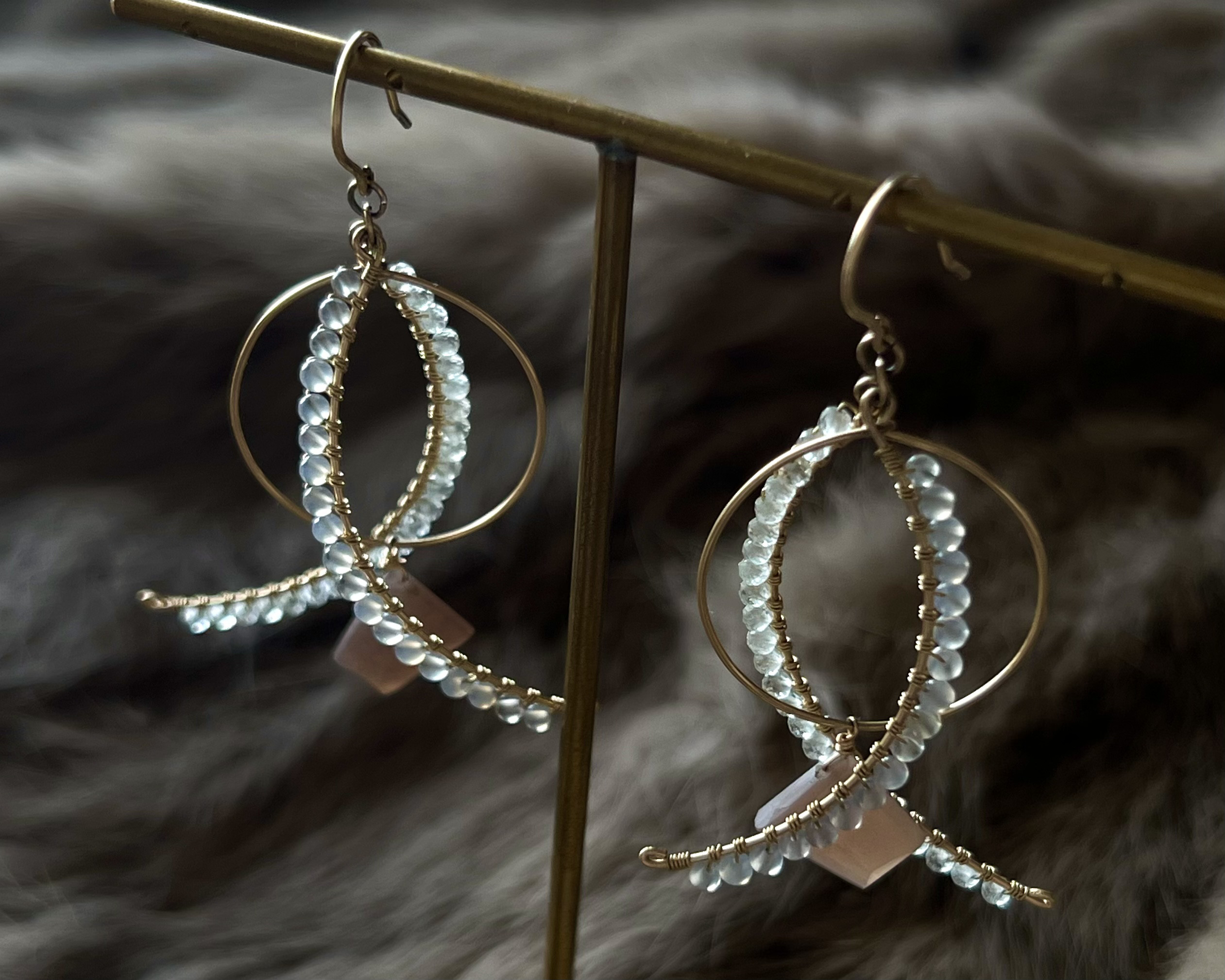 【再販】【6月誕生石】ニュアンスカラー　フックピアス／イヤリング《グレームーンストーン①》【テイルシリーズ】14kgf