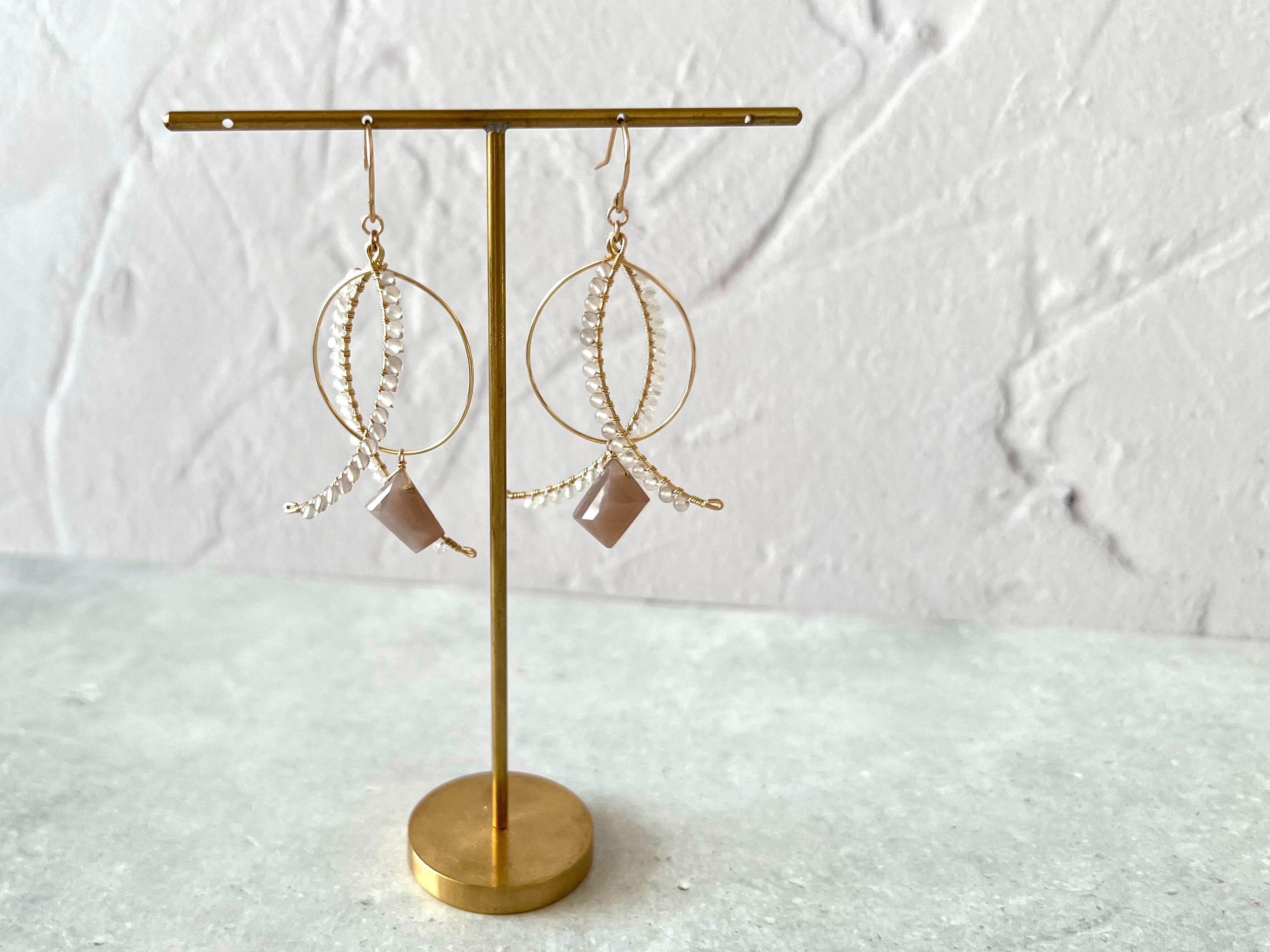 【再販】【6月誕生石】ニュアンスカラー　フックピアス／イヤリング《グレームーンストーン①》【テイルシリーズ】14kgf