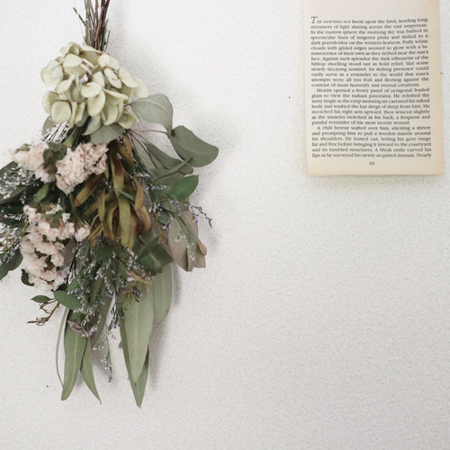 ドライフラワー　スワッグ② ユーカリ&あじさい あじさいとユーカリのスワッグ | ドライフラワースワッグと布