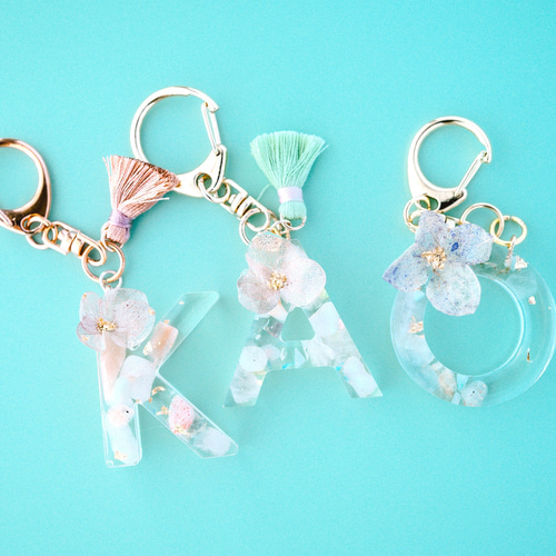イニシャル イニシャルキーホルダー ハンドメイド レジン 押し花