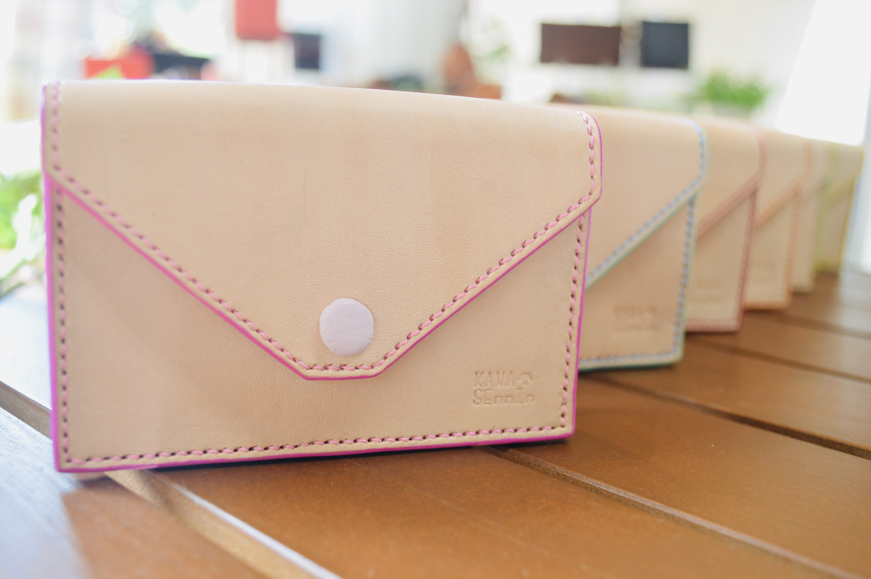 『受注製作』ナチュラルくるみボタン名刺入れ ・カードケース(栃木レザー使用・ピンク・誕生日プレゼント・就職祝い)