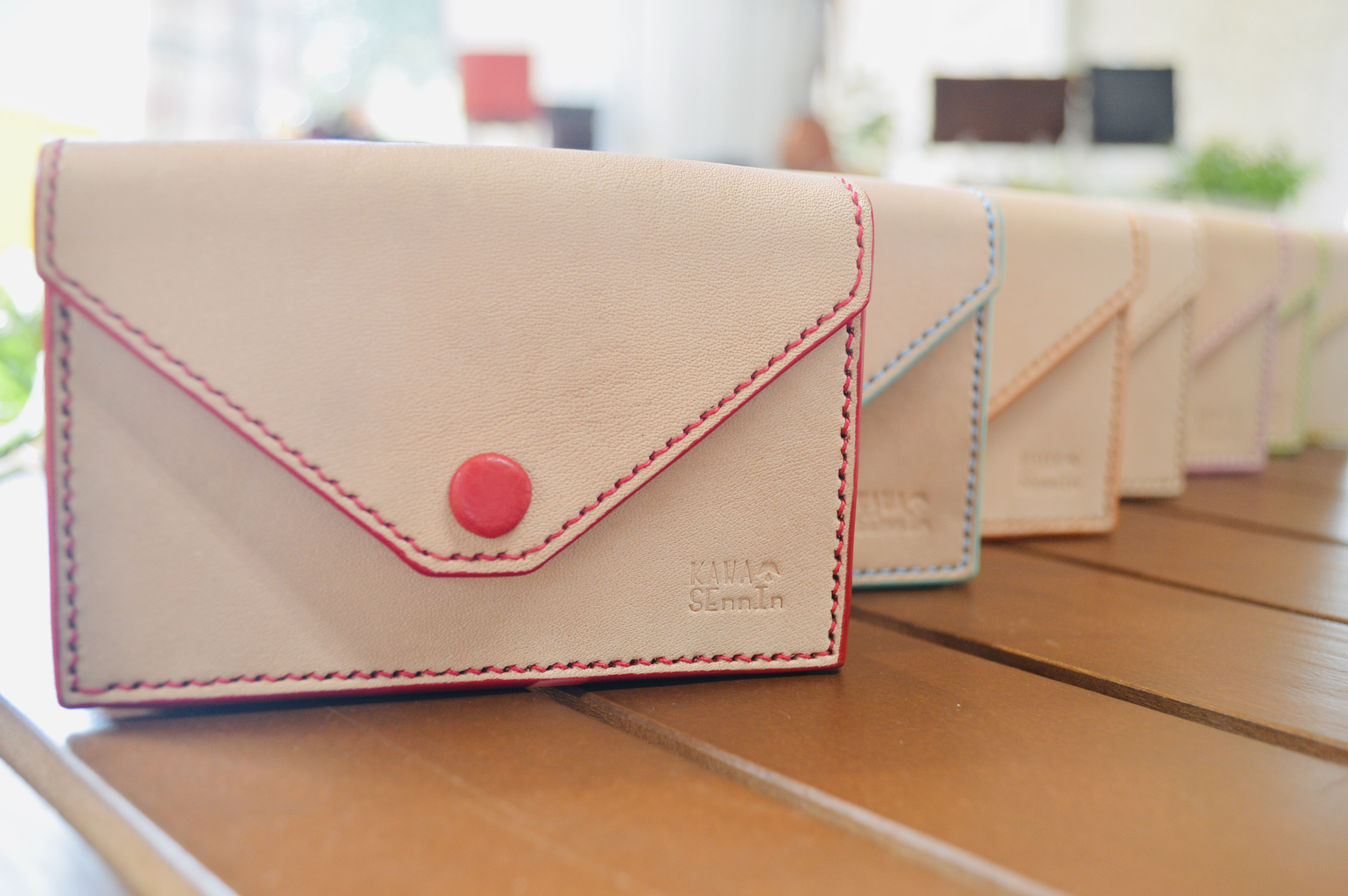 『受注製作』ナチュラルくるみボタン名刺入れ ・カードケース(栃木レザー使用・レッド・誕生日プレゼント・就職祝い)