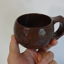 ウオールナットで作った一木彫りコーヒーカップ 3枚目の画像