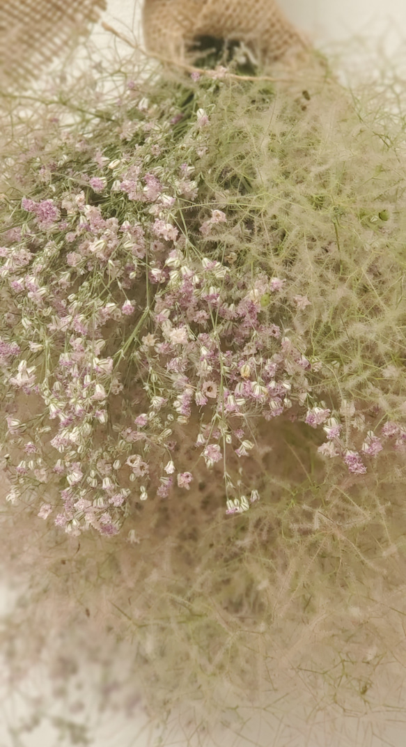 【入荷しました】スモークツリーとかすみ草のピンクスワッグ 2枚目の画像