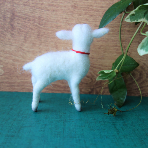 羊毛フェルト 子ヤギ 仔ヤギ ブローチ ハンドメイド 山羊の通販