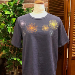 刺繍Ｔシャツ　花火　アッシュネイビー 2枚目の画像