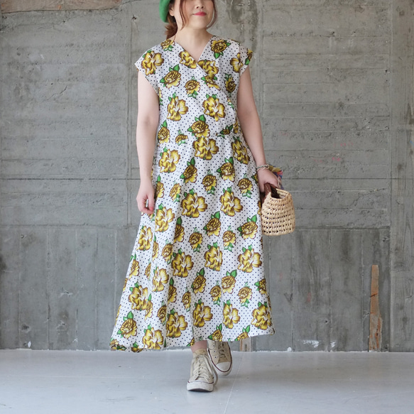 Décolletage Beautiful dots &amp; floral cache-coeur 連衣裙 (22s-18) 第2張的照片