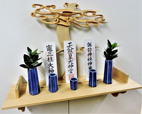 木彫刻家手作り 木製雲棚 お札立て モダン神棚【小】 Amazon｜WoRefCra 神棚 壁掛け モダンデザイン 天然木材