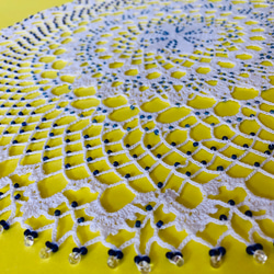 【新作】NOKOのカラフルレース編み　あじさい色のテーブルセンター（43cm） 4枚目の画像