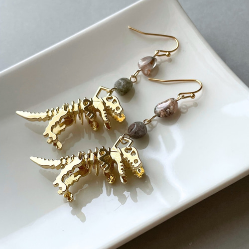 年代物 天然石ピアス