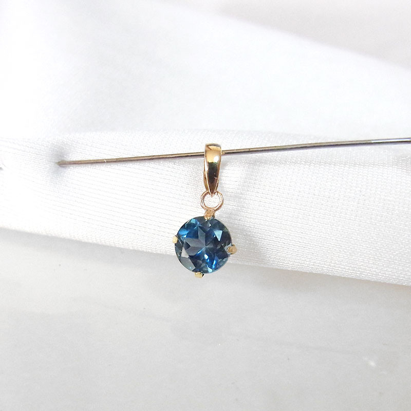 ロンドンブルートパーズ ネックレスチャ―ム ♢N♢K18 5ct