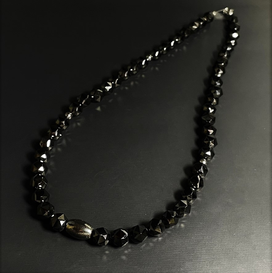 【高級感・重厚感抜群!!】磁気ヘマタイト スターカットスピネルネックレス プロスポーツ選手も愛用 jn7　板カンに刻印〇