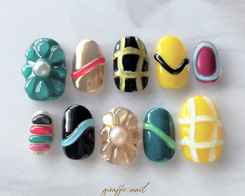 ネイルチップ　オーダー　個性派　カラフル　レトロ　ポップ　推し活　ガーリー boy next door🚪🩵 ネイルチップオーダー受付中です💭 オーダーはハイ