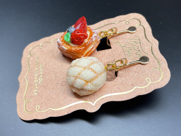 《受注生産》ベリーデニッシュとメロンパンイヤリング　フェイクスイーツ 5枚目の画像