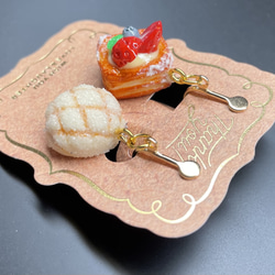 《受注生産》ベリーデニッシュとメロンパンイヤリング　フェイクスイーツ 6枚目の画像