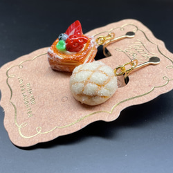 《受注生産》ベリーデニッシュとメロンパンイヤリング　フェイクスイーツ 13枚目の画像