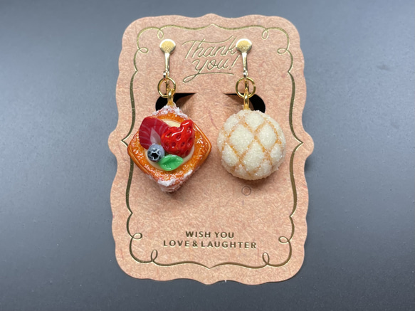 《受注生産》ベリーデニッシュとメロンパンイヤリング　フェイクスイーツ 9枚目の画像