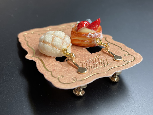 《受注生産》ベリーデニッシュとメロンパンイヤリング　フェイクスイーツ 10枚目の画像