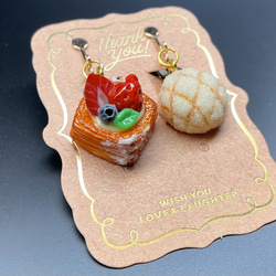 《受注生産》ベリーデニッシュとメロンパンイヤリング　フェイクスイーツ 8枚目の画像