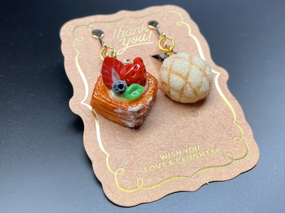 《受注生産》ベリーデニッシュとメロンパンイヤリング　フェイクスイーツ 8枚目の画像