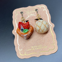 《受注生産》ベリーデニッシュとメロンパンイヤリング　フェイクスイーツ 3枚目の画像