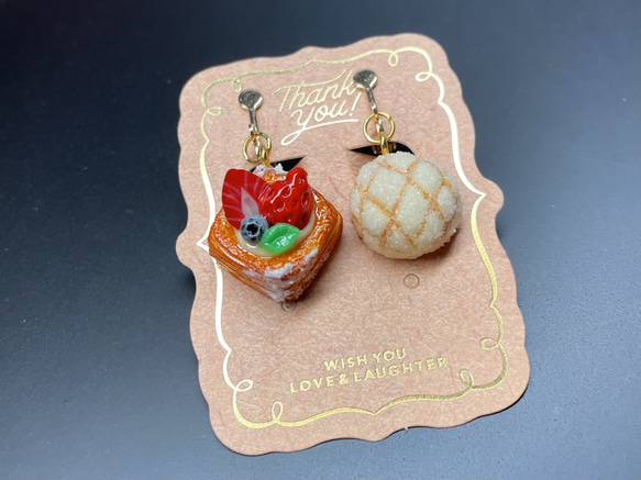 《受注生産》ベリーデニッシュとメロンパンイヤリング　フェイクスイーツ 3枚目の画像