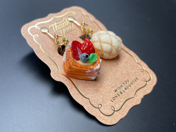 《受注生産》ベリーデニッシュとメロンパンイヤリング　フェイクスイーツ 11枚目の画像