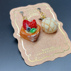 《受注生産》ベリーデニッシュとメロンパンイヤリング　フェイクスイーツ 4枚目の画像