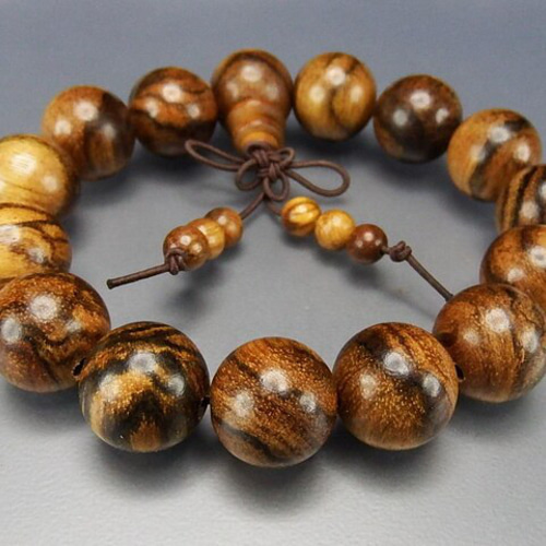 【希少品】天眼模様の木製念珠ブレスレット ～漆塗り木製ビーズのアクセント付き～ 屋久杉八角形 天眼石ブレスレット(EYE AGATE): 『岩座(いわくら