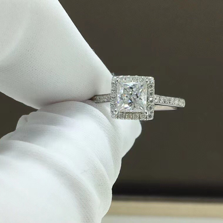 【newデザイン】モアサナイト 　リング　K18WG