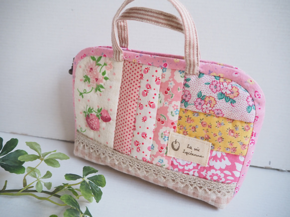sale【完成品】いちごリネンのピンク色パッチワークミニバッグ