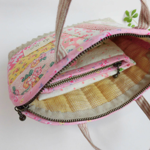 可愛いパネル生地　ハンドメイド　まちなしバッグ　ミニバック ショルダーバッグ ミニショルダー 撥水生地 ミニバッグ