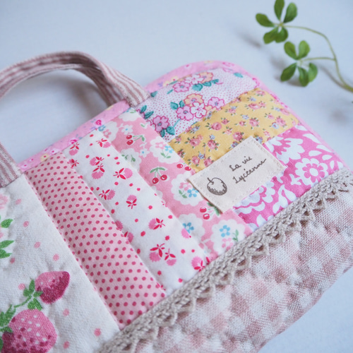 sale【完成品】いちごリネンのピンク色パッチワークミニバッグ