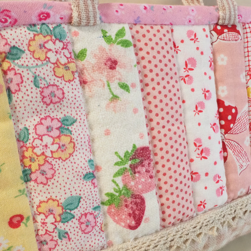 sale【完成品】いちごリネンのピンク色パッチワークミニバッグ
